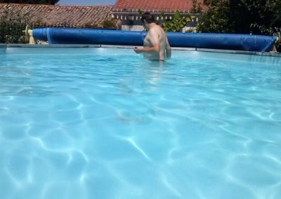 Swimming pool cleaning in France